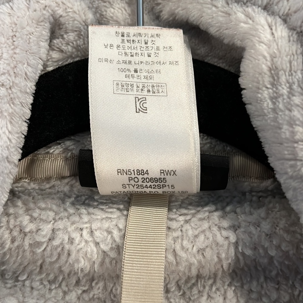 Patagonia Re-Tool Snap-T Pullover
Size XS
Color: Raw Linen-white X-dye - Picture 11 of 12